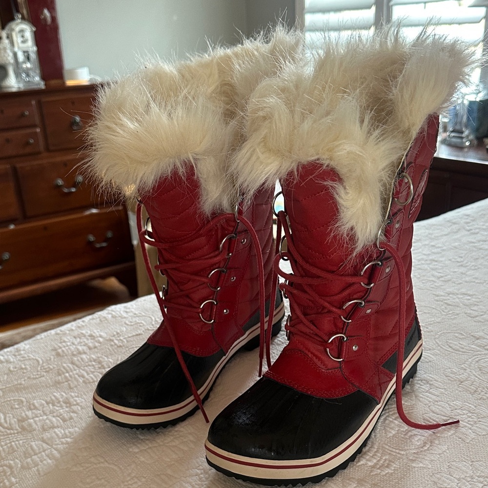Sorel Women's Red and Black Fur-Lined